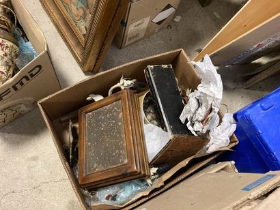 (SUITE PHOTOS LOT 2) STOCK D'UN BROCANTEUR...