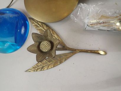Mannette comprenant une paire de lampes en...