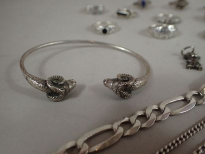 Lot en argent 800/1000e et 925/1000e comprenant...