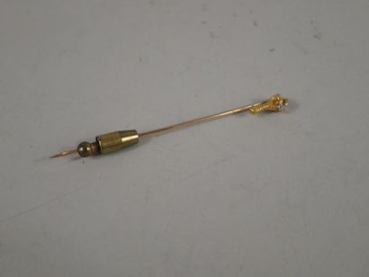 Epingle de cravate en or jaune à décor d'une...