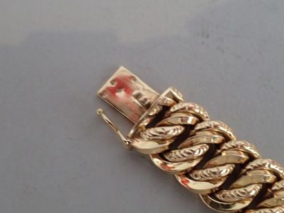 Bracelet maille américaine en or jaune.

Poids...
