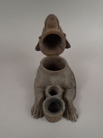 Nécessaire de fumeur en bois sculpté figurant...