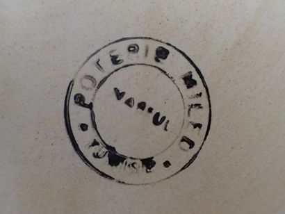JOINT au 1574/247, Important plat circulaire...
