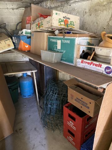 (SUITE PHOTOS LOT 3) ENTIER MOBILIER D'UNE...