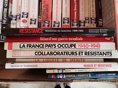 Importante mannette de livres brochés et...