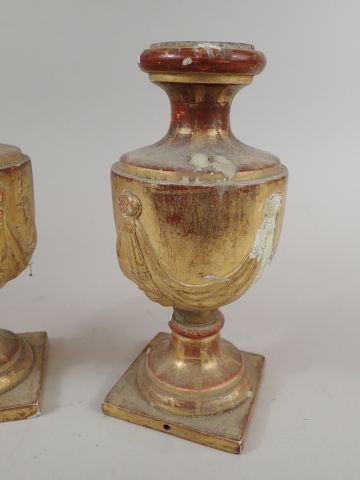 Paire de petits vases de forme balustre en...