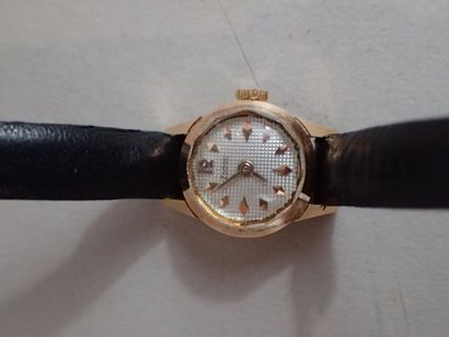 Montre bracelet de dame en or jaune de marque...