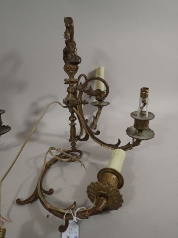 Ensemble de trois lustres à 4 bras de lumière...