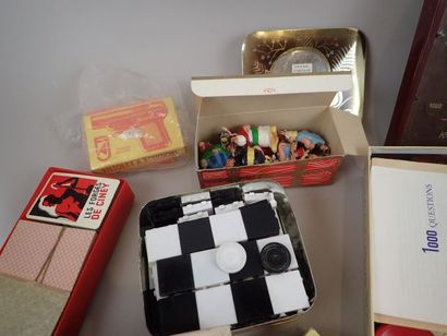 Mannette de jeux et jouets à découvrir, dont...
