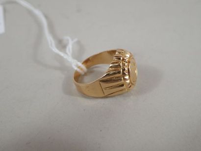 Chevalière en or jaune chiffrée NG.

Poids...