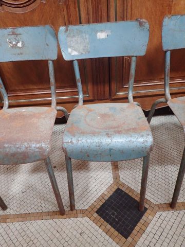 Suite de 6 chaises en métal tubulaire anciennement...