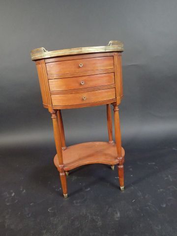 Chevet tambour en noyer à dessus de marbre...