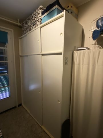 ENTIER MOBILIER D'UNE MAISON SISE A LAON...