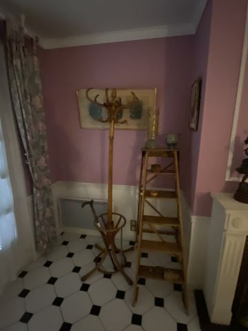(SUITE PHOTOS LOT 4) ENTIER MOBILIER D'UNE...