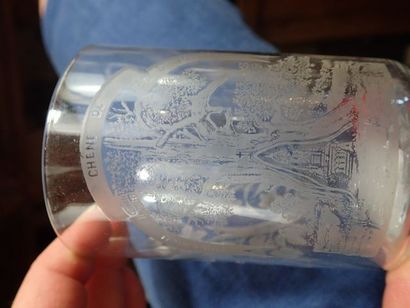 Lot de verrerie comprenant un verre de cure...