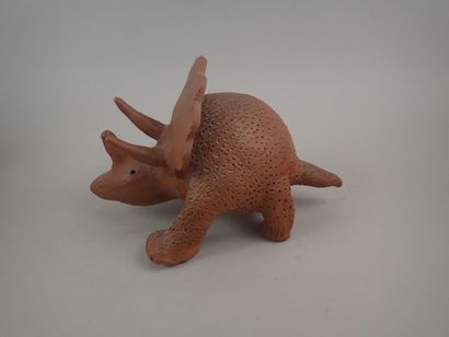 Sujet en terre cuite figurant un animal imaginaire...