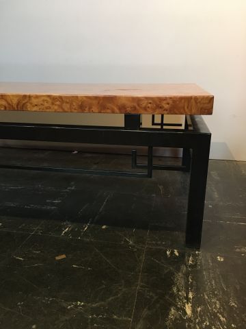 Table basse de forme rectangulaire reposant...