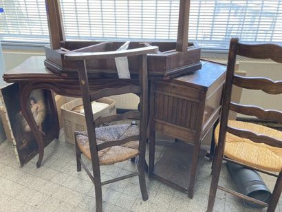 STOCK D'UN BROCANTEUR SISE A CHÂTEAU-THIERRY...