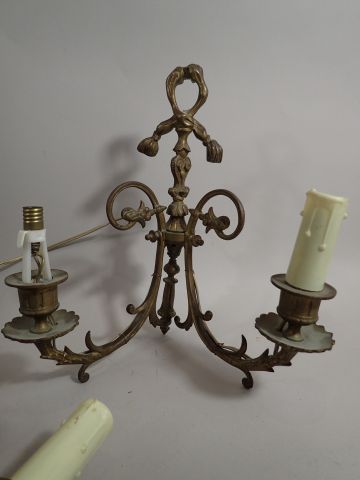 Ensemble de trois lustres à 4 bras de lumière...