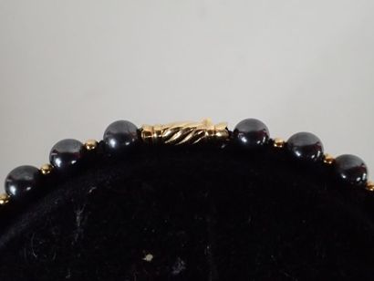 Collier en perles hématites et intercalaires...