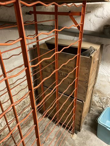 (SUITE PHOTOS LOT 3) ENTIER MOBILIER D'UNE...
