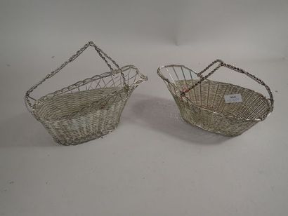 Ensemble de deux paniers à bouteille en métal...