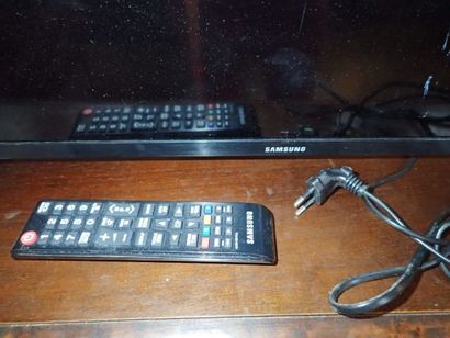 Téléviseur SAMSUNG, écran plat, avec télécommande....