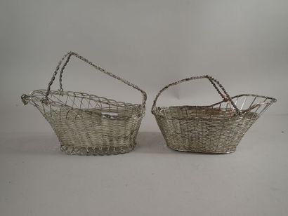 Ensemble de deux paniers à bouteille en métal...