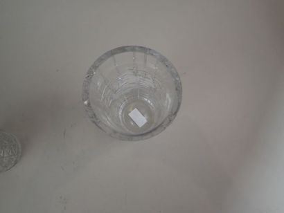 Vase rouleau en cristal taillé.

Dim : 25...