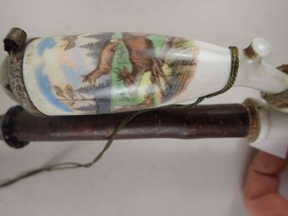 Allemagne, grande pipe en bois, corne et...
