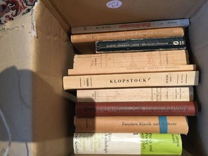 Carton de livres brochés. En l'état.