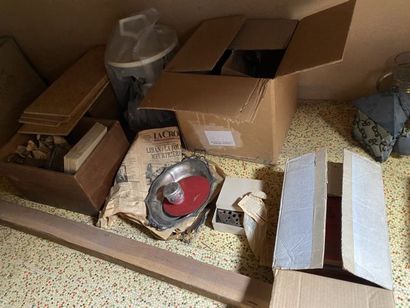 (SUITE PHOTOS LOT 3) ENTIER MOBILIER D'UNE...