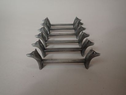 Ensemble de six porte-couteaux en étain à...