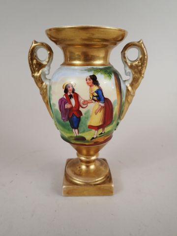 Paris, XIXème siècle. Vase balustre à anses...