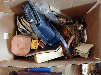 Mannette comprenant notament une pelle ramasse-...