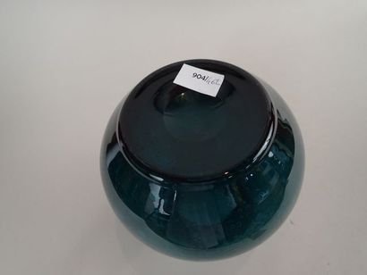 Vase bleu canard, en verre bullé dans le...