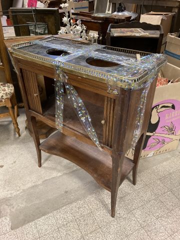 STOCK D'UN BROCANTEUR SISE A CHÂTEAU-THIERRY...