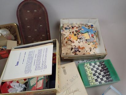 Mannette de jeux et jouets à découvrir, dont...
