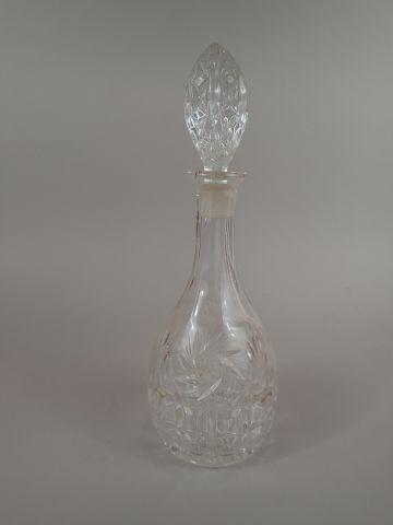 Carafe en cristal de Lorraine à décor taillé...