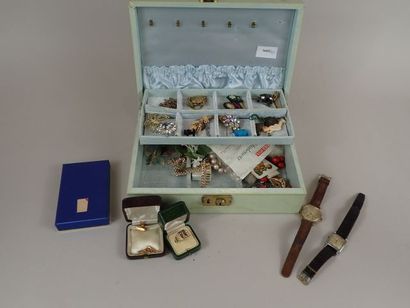 Coffret à bijoux comprenant un fort lot de...