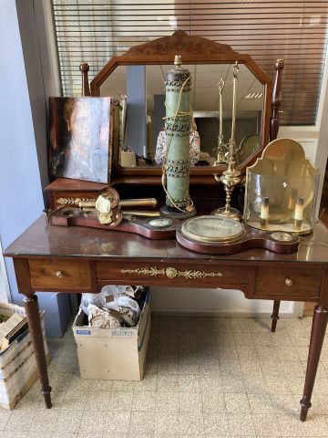 STOCK D'UN BROCANTEUR SISE A CHÂTEAU-THIERRY...