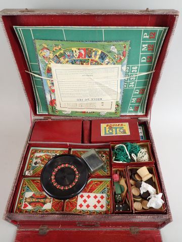 Coffret à jeux comprenant nain jaune, loto,...