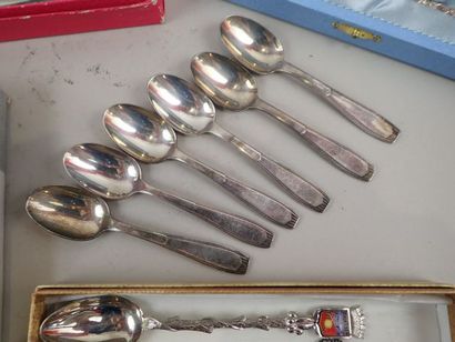 Ensemble de couverts dépareillés, dont ALFENIDE,...
