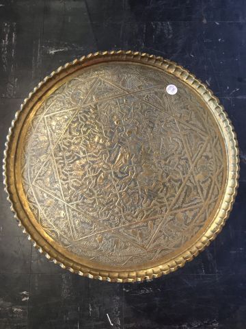 Petite table guéridon, le piétement tripode...