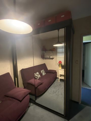 ENTIER MOBILIER D'UNE MAISON SISE A LAON...