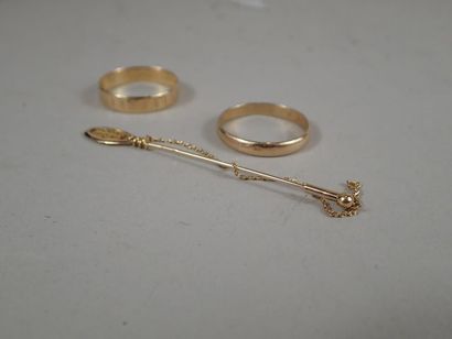 Lot en or jaune 18K comprenant une épingle...
