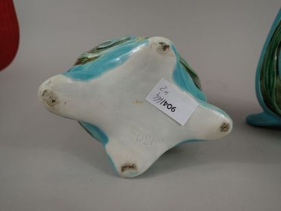 Paire de vases en barbotine de forme cornet...
