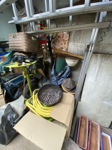 (SUITE PHOTOS LOT 4) ENTIER MOBILIER D'UNE...