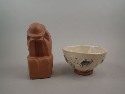 Lot de deux objets en terre cuite dont un...