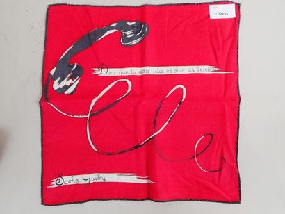 Lot comprenant un foulard en coton signé...